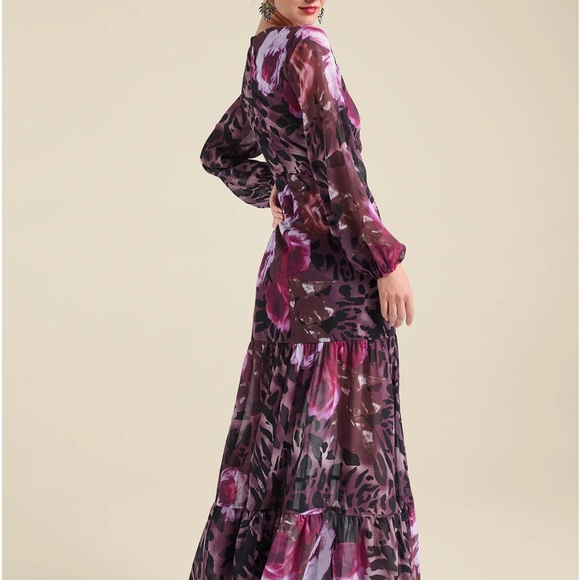 New in bag Venus’s side cut out maxi dress - Picture 15 of 15